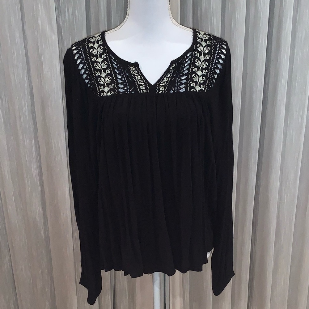Mossimo Boho embroidered blouse size M